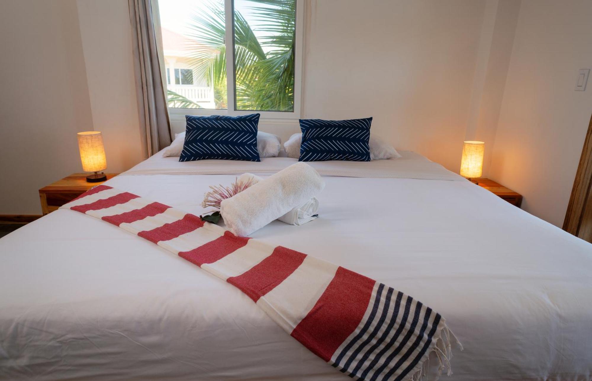 Sandy Feet Beach Resort Placencia Exterior photo