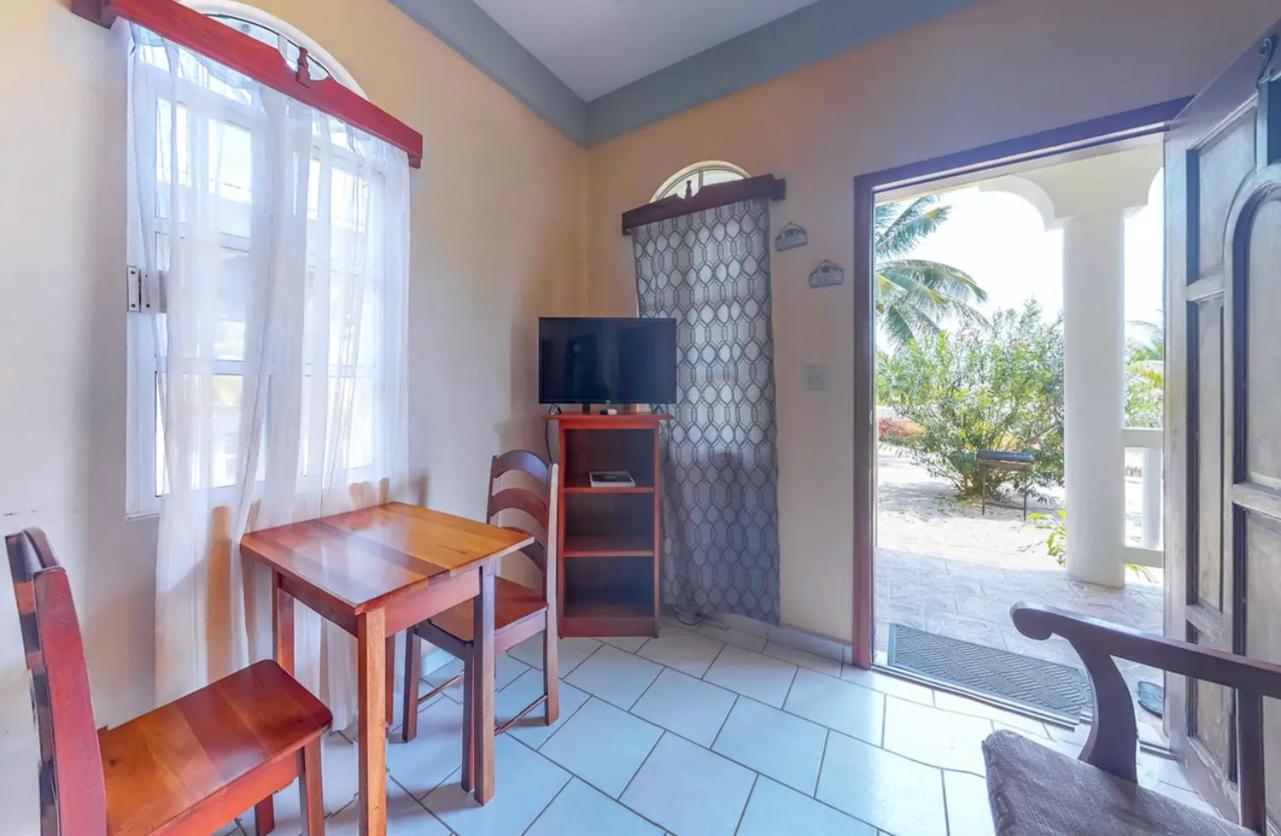 Sandy Feet Beach Resort Placencia Exterior photo